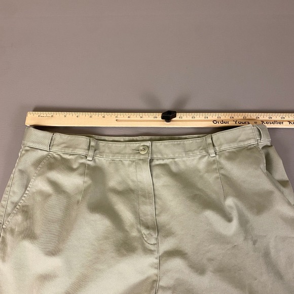 LL Bean Bermuda Shorts Classic Fit Women's Plus Size 18 Beige Cotton Lightweight - Picture 6 of 13